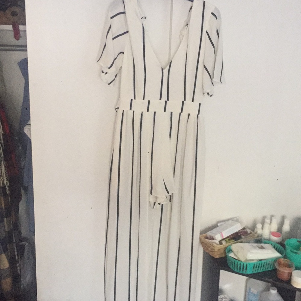Gorgeous black and with romper with length! - Picture 3 of 4